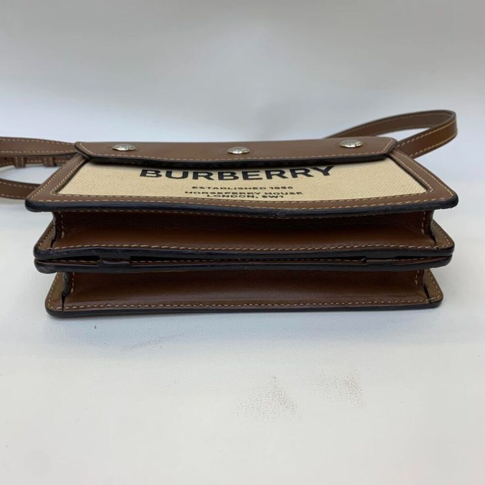 Burberry Women Pre-Loved Bag Very Good Condition - Picture 7 of 9